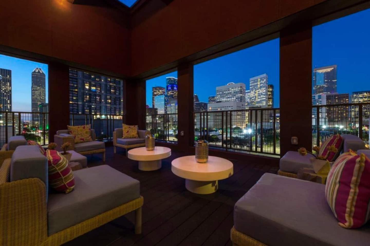 Downtown Apt Free Parking - Pool - Gym - Fully Kitchen Houston Kültér fotó